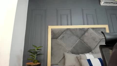 luca_morettii online show from November 2025 12:05:01 PM