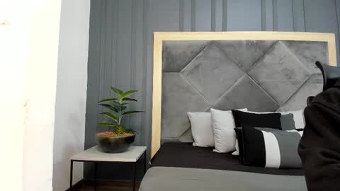 luca_morettii online show from November 2025 12:05:02 PM