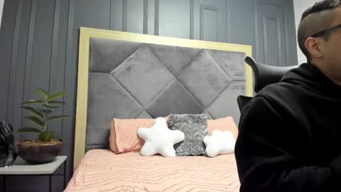 luca_morettii online show from November 2025 12:42:01 PM