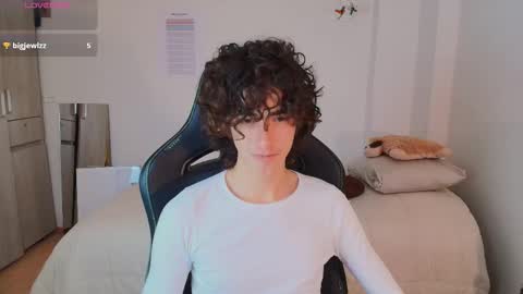 lucas_xo online show from February 2026 07:32:02 PM