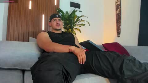 LUCA SANTOS online show from November 2025 01:38:01 AM