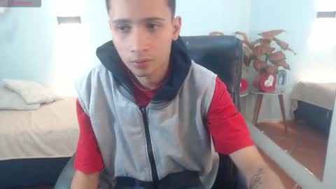 LucassSmith11 online show from November 2025 12:20:01 PM