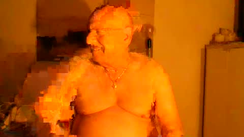 Snapshot of lucbottom031249 chatting on June 2026 03:05:01 AM lucbottom031249 online show from June 2026 03:05:01 AM