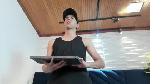 Snapshot of lucca_moreti chatting on May 2026 03:45:02 AM Lucca Moreti online show from May 2026 03:45:02 AM