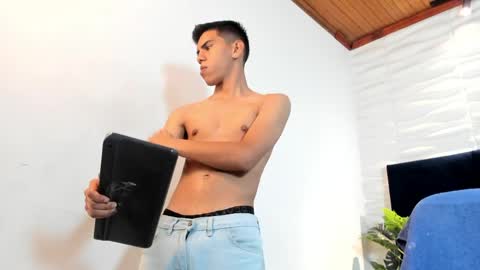Snapshot of lucca_moreti chatting on May 2026 03:45:02 AM Lucca Moreti online show from May 2026 03:45:02 AM