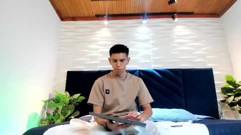 Snapshot of lucca_moreti chatting on June 2026 03:42:01 AM Lucca Moreti online show from June 2026 03:42:01 AM