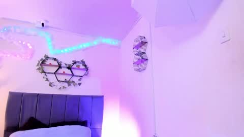 Lucero  online show from April 2026 03:33:02 AM