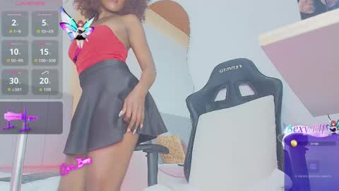 Snapshot of lucia01m chatting on May 2026 07:00:01 PM lucia01m online show from May 2026 07:00:01 PM