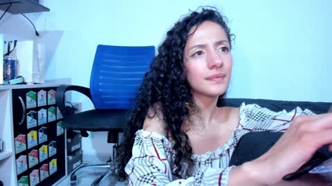 Snapshot of lucia_fuster chatting on January 2025 02:07:02 AM Lucia online show from January 2025 02:07:02 AM