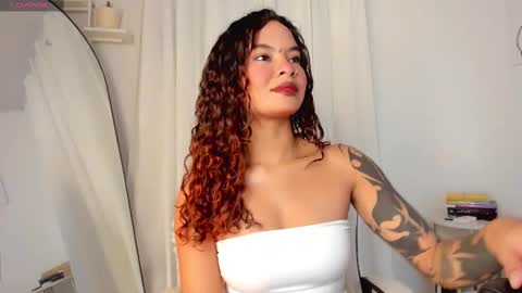 Lucia online show from March 2025 07:54:01 PM