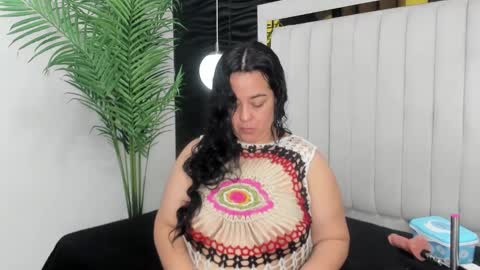 Lucia Vonne online show from February 2025 11:43:02 AM