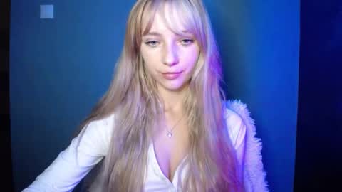 Lucy online show from October 2025 07:00:01 PM