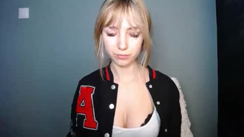 Snapshot of luciacam20 chatting on February 2026 07:47:01 AM Lucy online show from February 2026 07:47:01 AM