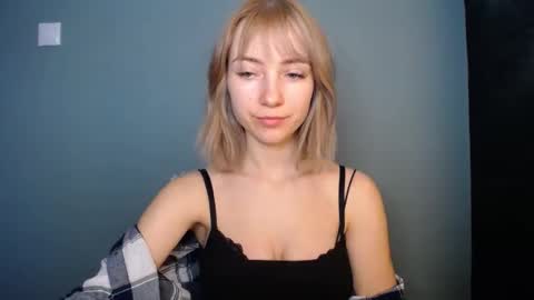 Snapshot of luciacam20 chatting on February 2026 01:20:01 PM Lucy online show from February 2026 01:20:01 PM