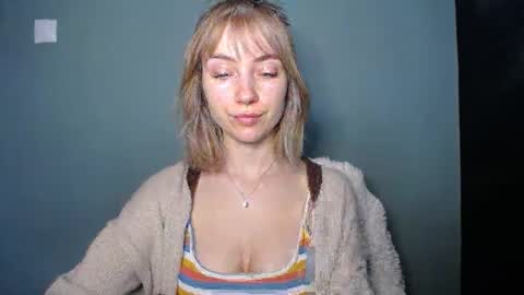 Snapshot of luciacam20 chatting on February 2026 02:06:01 PM Lucy online show from February 2026 02:06:01 PM