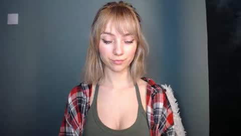 Snapshot of luciacam20 chatting on February 2026 08:06:01 PM Lucy online show from February 2026 08:06:01 PM