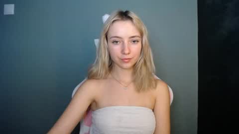 Snapshot of luciacam20 chatting on July 2026 07:23:02 AM Lucy online show from July 2026 07:23:02 AM