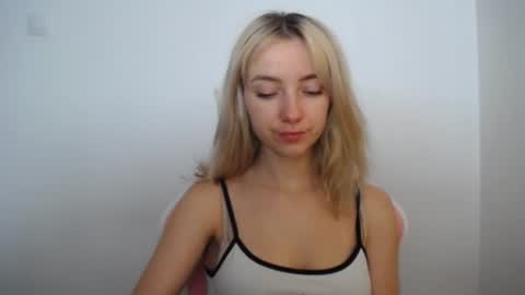 Snapshot of luciacam20 chatting on July 2026 06:28:01 AM Lucy online show from July 2026 06:28:01 AM