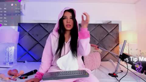 Lucia online show from November 2025 01:22:01 PM