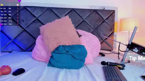 Lucia online show from November 2025 01:34:01 PM