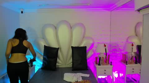    online show from December 2024 11:33:02 AM