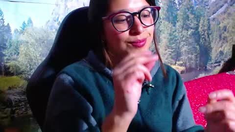 Lucy online show from November 2025 04:01:02 AM