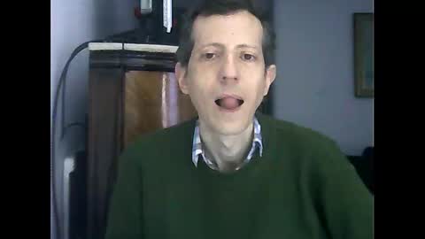 Snapshot of lucianoaxel chatting on October 2025 06:18:02 PM Luciano online show from October 2025 06:18:02 PM