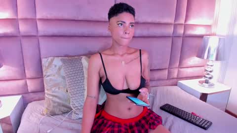 Snapshot of luciawallace chatting on February 2025 06:23:01 AM lucia wallace online show from February 2025 06:23:01 AM