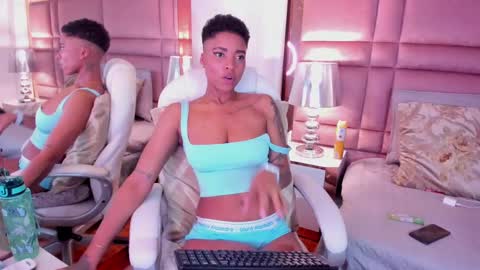 Snapshot of luciawallace chatting on February 2025 03:42:01 AM lucia wallace online show from February 2025 03:42:01 AM