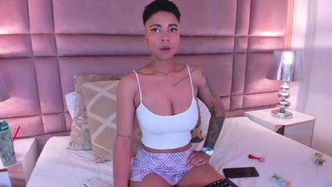 Snapshot of luciawallace chatting on February 2025 03:42:01 AM lucia wallace online show from February 2025 03:42:01 AM