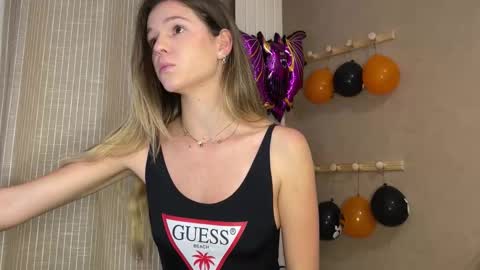 Lucie hot follow me on  online show from October 2025 06:18:02 PM