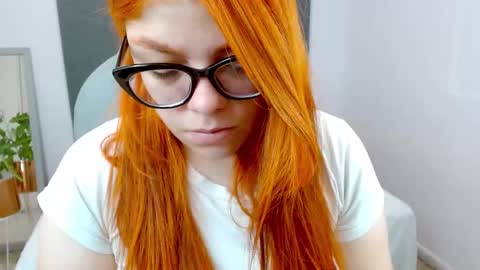 Lucie   online show from December 2024 09:50:01 PM