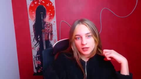 Lucie online show from November 2025 08:31:01 PM