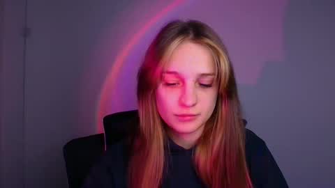 Lucie online show from December 2025 10:18:02 PM