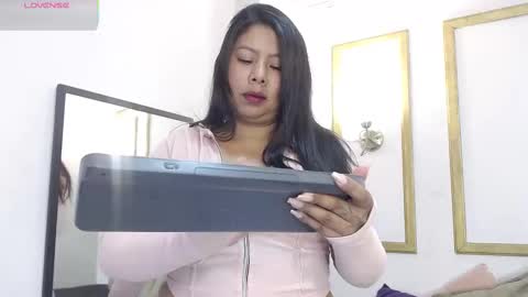 Luci online show from October 2025 07:33:02 PM