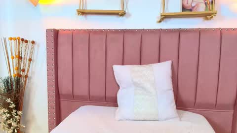 luciia_sweeet online show from November 2025 06:17:01 PM