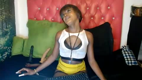 Snapshot of lucile_carrie chatting on June 2026 09:51:02 PM Lucile Carrie online show from June 2026 09:51:02 PM