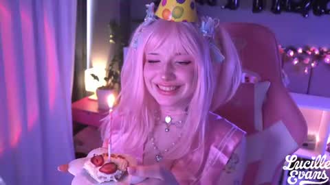Lucy UwU online show from July 2026 06:23:01 AM