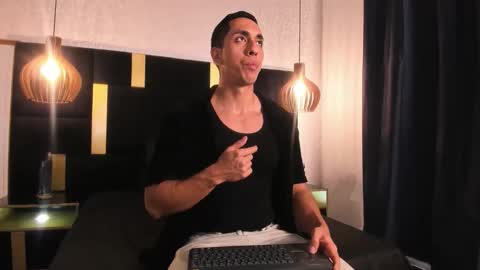 Snapshot of lucio__fox chatting on April 2026 12:00:02 PM Lucio online show from April 2026 12:00:02 PM