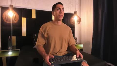 Snapshot of lucio__fox chatting on May 2026 11:37:02 AM Lucio online show from May 2026 11:37:02 AM