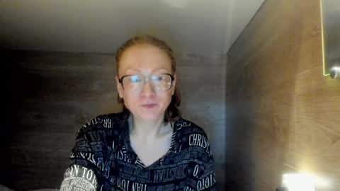 lucky_licky20 online show from January 2025 04:01:01 AM