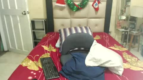 Snapshot of luckyisa chatting on December 2024 09:43:02 AM angelisa online show from December 2024 09:43:02 AM