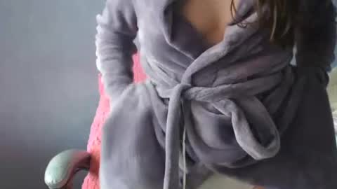 luckylinda23 online show from April 2026 10:19:02 AM