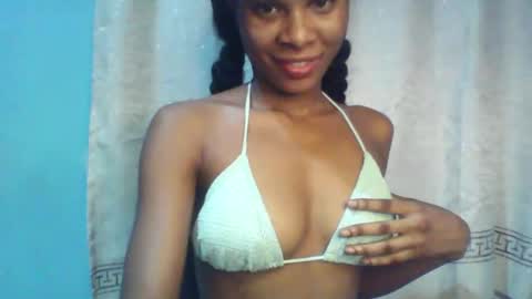 Snapshot of luckymadequeen chatting on January 2025 03:49:02 AM Gloria online show from January 2025 03:49:02 AM