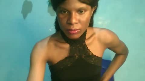 Snapshot of luckymadequeen chatting on October 2025 12:19:02 AM Gloria online show from October 2025 12:19:02 AM