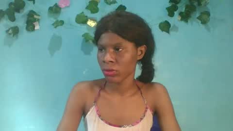 Snapshot of luckymadequeen chatting on October 2025 08:40:02 AM Gloria online show from October 2025 08:40:02 AM