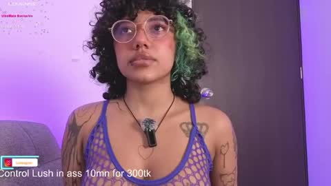 Luanis online show from April 2026 01:01:02 AM