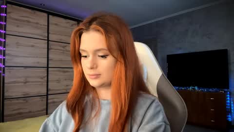 Snapshot of lucretiareisen chatting on April 2026 03:09:01 PM EmmaEmbers online show from April 2026 03:09:01 PM