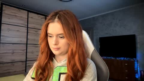 Snapshot of lucretiareisen chatting on April 2026 03:09:02 PM EmmaEmbers online show from April 2026 03:09:02 PM