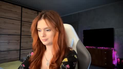 Snapshot of lucretiareisen chatting on April 2026 03:12:01 PM EmmaEmbers online show from April 2026 03:12:01 PM